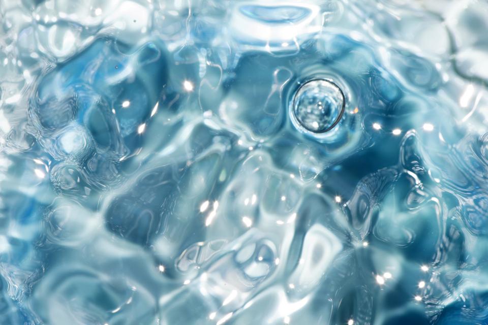 вода