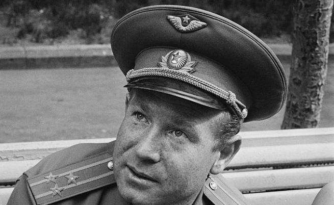 Почина първият човек, разхождал се в открития космос