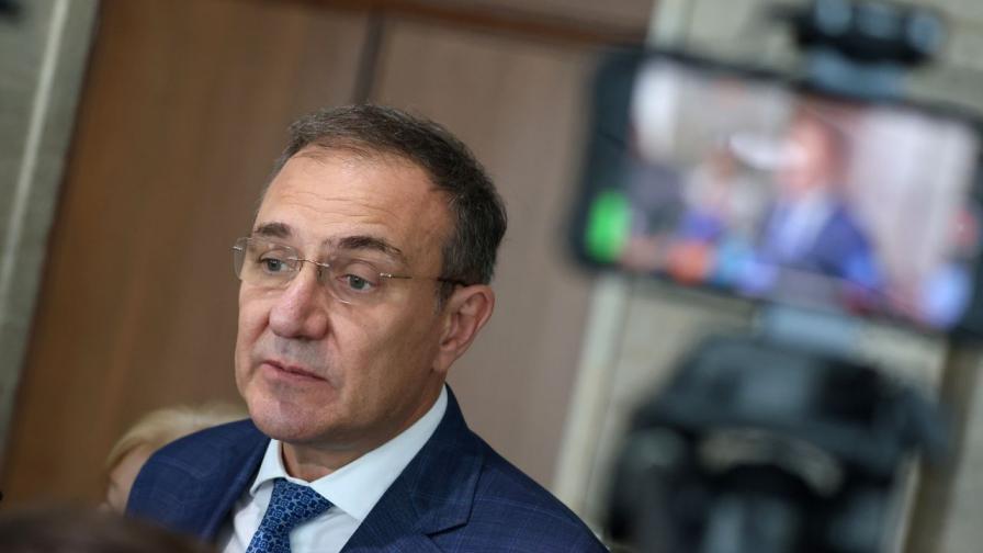 <p>Гуцанов отговори на критиките след срещата с Митрофанова</p>