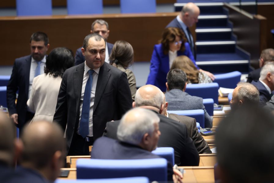 Парламентът попълни съставите на комисиите по бюджет и правни въпроси