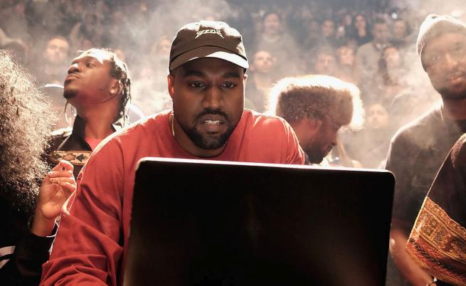 Adidas продаде последния чифт маратонки Yeezy – години след прекратяването на партньорството с Кание Уест